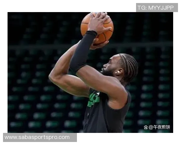 布朗在美国男篮落选后展现巅峰状态引发热议与期待